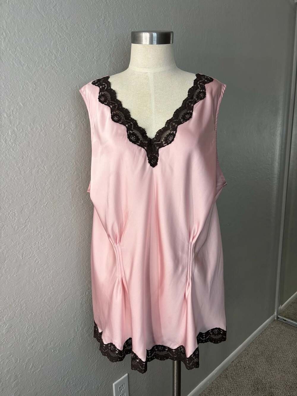 Lane Bryant Pink Satin Sleeveless V-Neck Top with Black Beaded Lace Trim Size 24